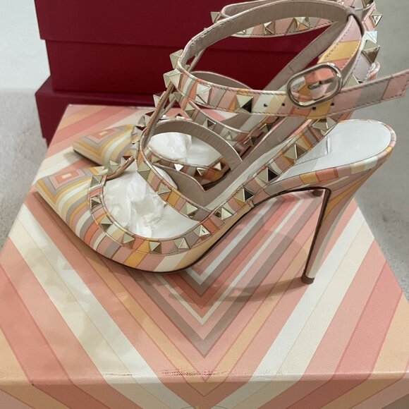 Valentino Garavani Rockstud Ankle Strap Pump - Picture 4 of 7